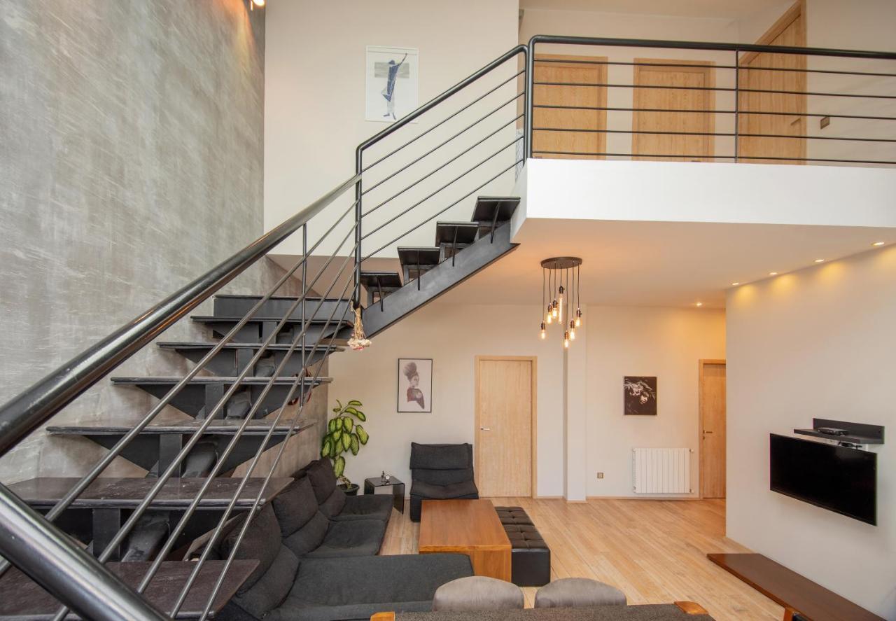 Luxury 4 Bedroom Apartment #1 In The City Center Of تبليسي المظهر الخارجي الصورة