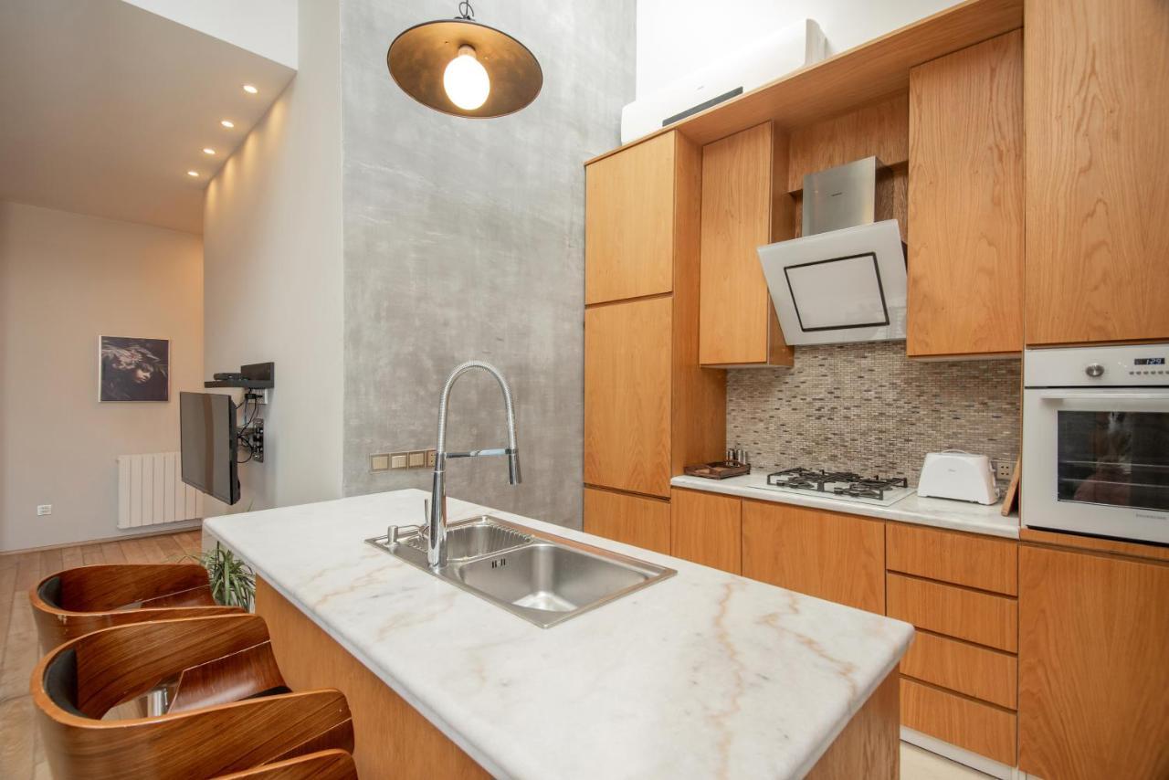Luxury 4 Bedroom Apartment #1 In The City Center Of تبليسي المظهر الخارجي الصورة