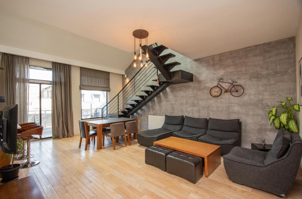 Luxury 4 Bedroom Apartment #1 In The City Center Of تبليسي المظهر الخارجي الصورة