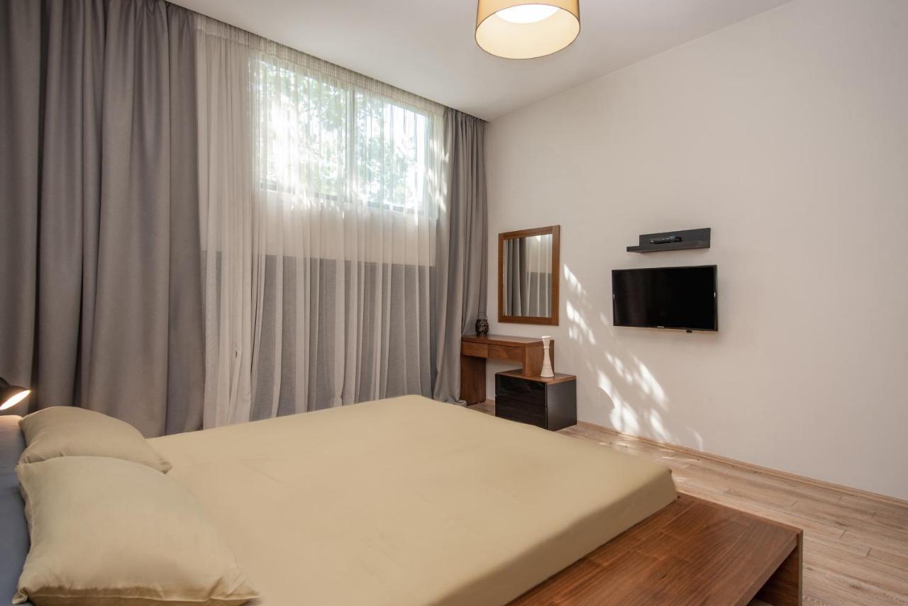Luxury 4 Bedroom Apartment #1 In The City Center Of تبليسي المظهر الخارجي الصورة