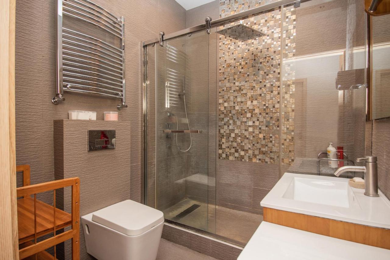 Luxury 4 Bedroom Apartment #1 In The City Center Of تبليسي المظهر الخارجي الصورة