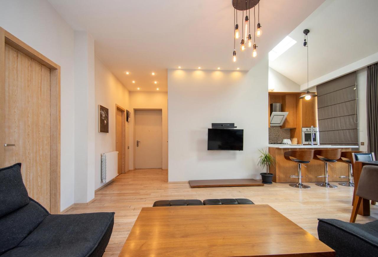 Luxury 4 Bedroom Apartment #1 In The City Center Of تبليسي المظهر الخارجي الصورة