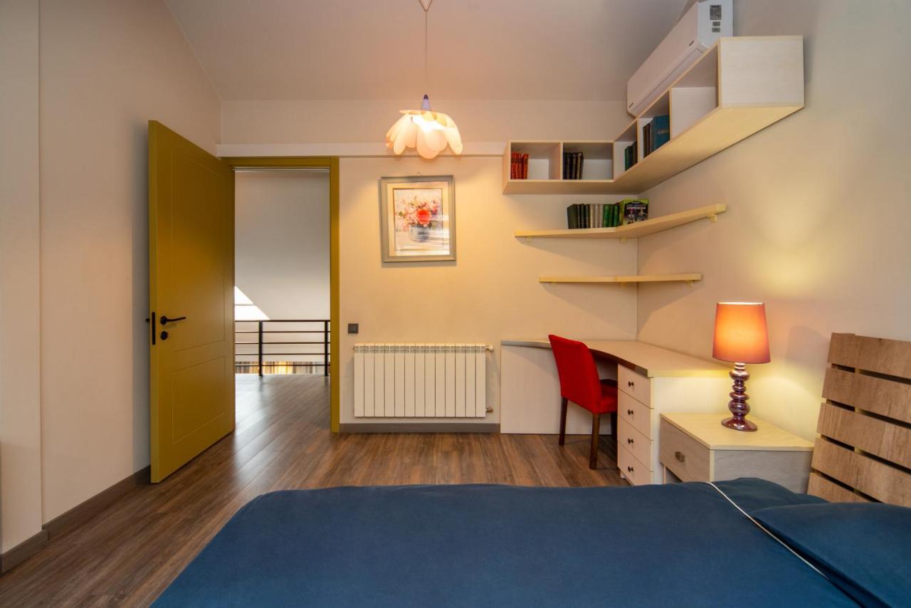 Luxury 4 Bedroom Apartment #1 In The City Center Of تبليسي المظهر الخارجي الصورة