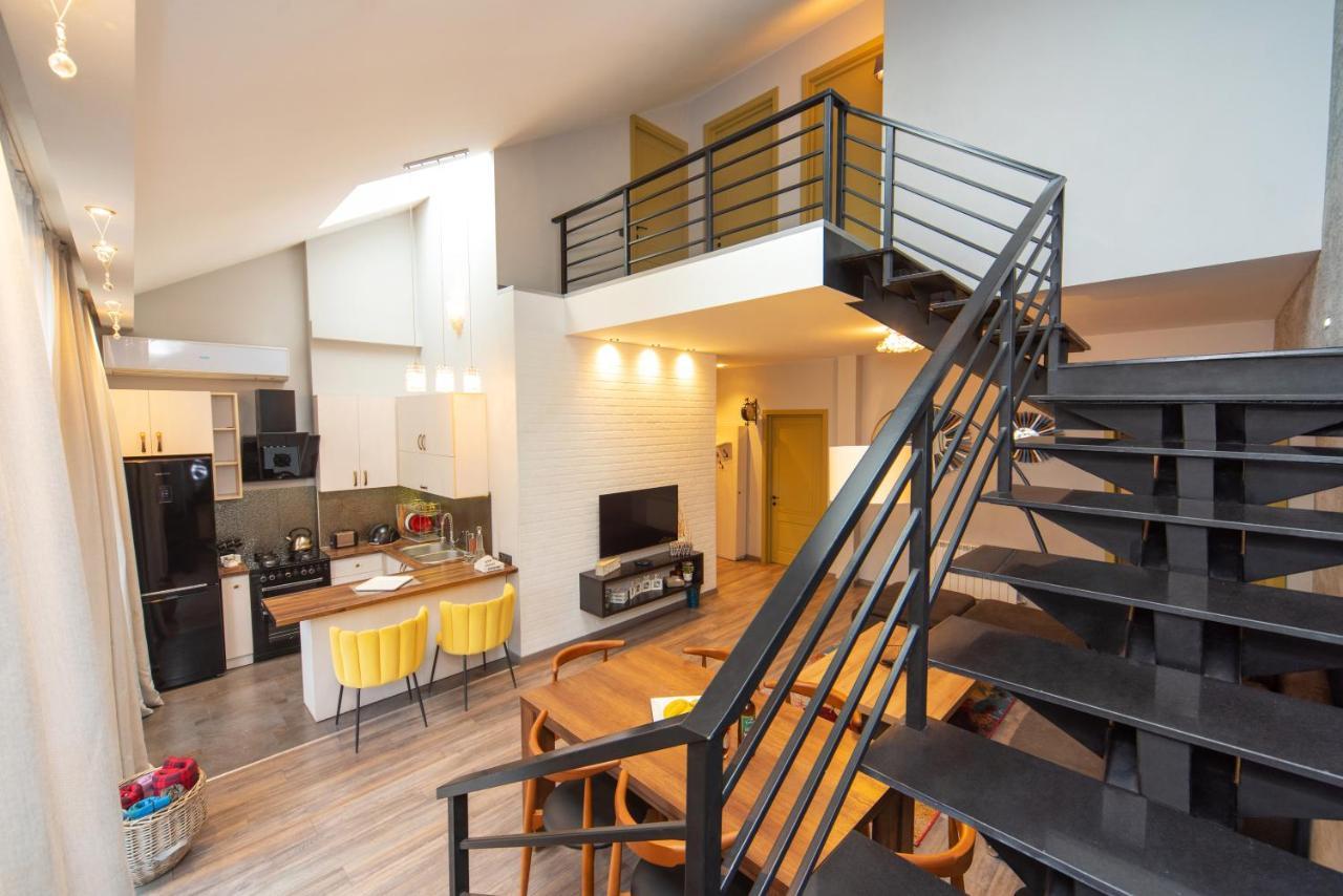 Luxury 4 Bedroom Apartment #1 In The City Center Of تبليسي المظهر الخارجي الصورة