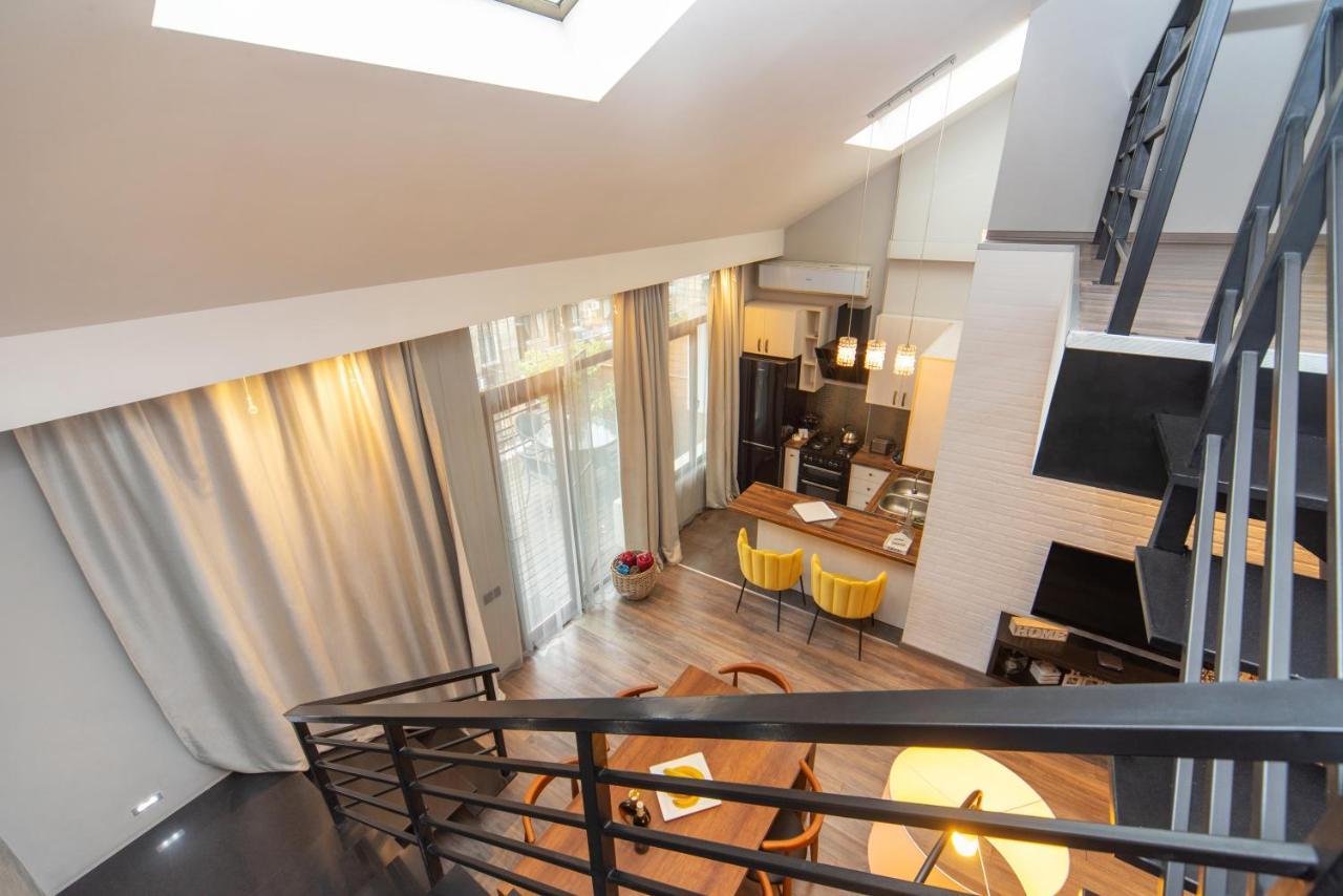Luxury 4 Bedroom Apartment #1 In The City Center Of تبليسي المظهر الخارجي الصورة