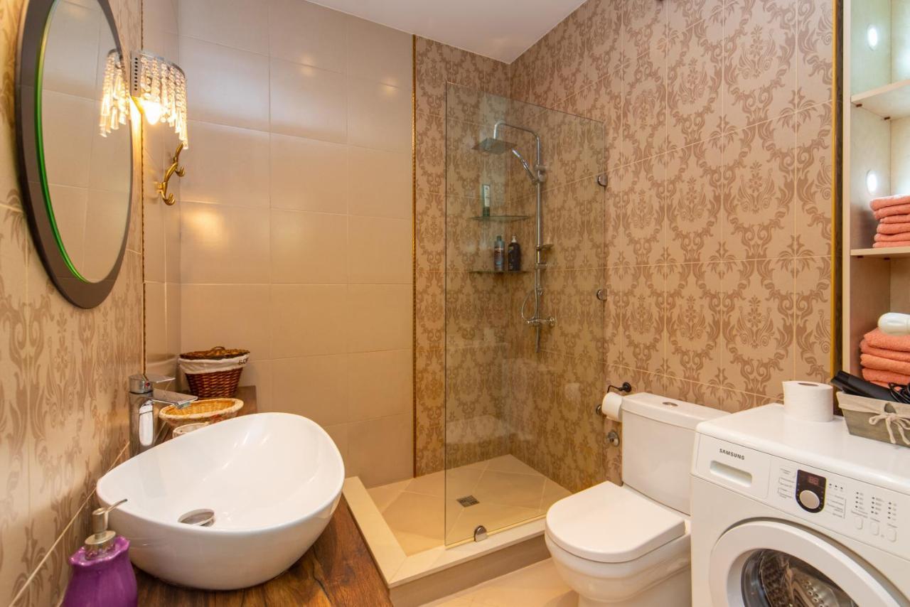 Luxury 4 Bedroom Apartment #1 In The City Center Of تبليسي المظهر الخارجي الصورة